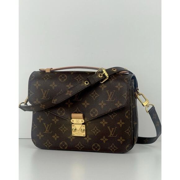 LOUIS VUITTON Pochette Metis Monogram Women's Shoulder Bag 2018 DU4148 - Picture 1 of 16
